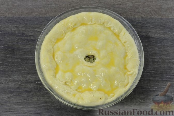 Дрожжевой пирог с куриными желудочками в сметане