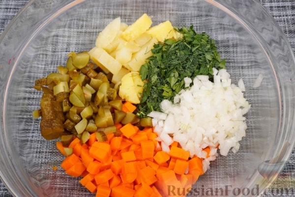 Винегрет с виноградом и орехами