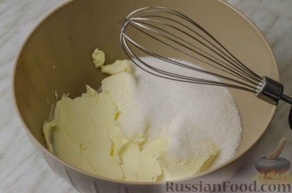 Апельсиновый кекс с клюквой и белковой глазурью