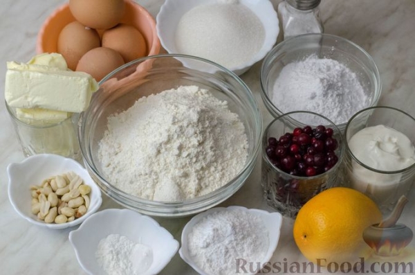 Апельсиновый кекс с клюквой и белковой глазурью