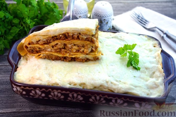 Лазанья из блинов, с мясом и сыром