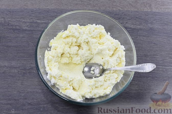 Вафельный торт с начинкой из творога, яблок и изюма