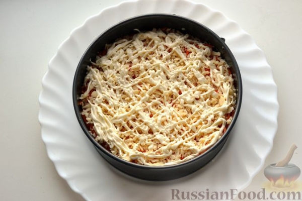 Слоёный салат с крабовыми палочками, сыром и морковью по-корейски