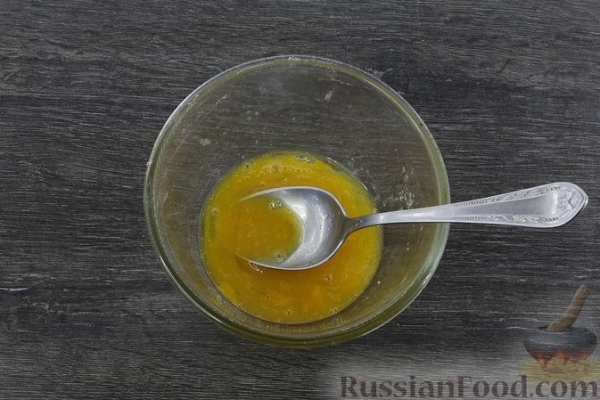 Дрожжевой пирог с куриными желудочками в сметане