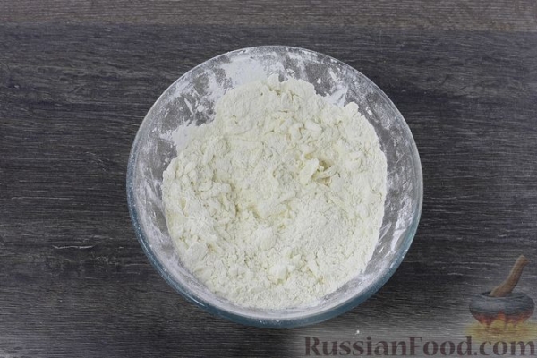 Дрожжевой пирог с куриными желудочками в сметане