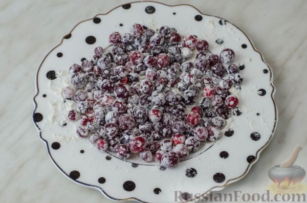 Апельсиновый кекс с клюквой и белковой глазурью