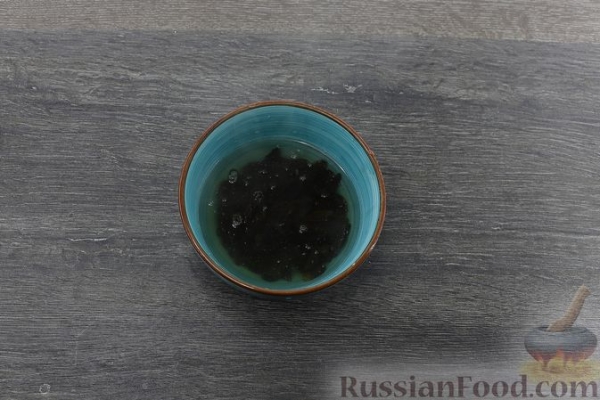 Вафельный торт с начинкой из творога, яблок и изюма