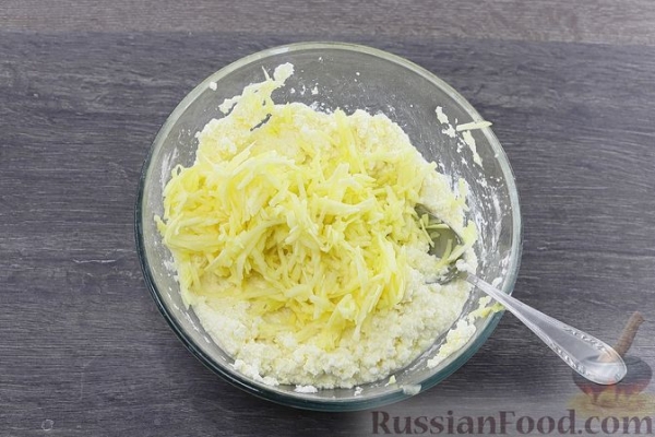 Вафельный торт с начинкой из творога, яблок и изюма