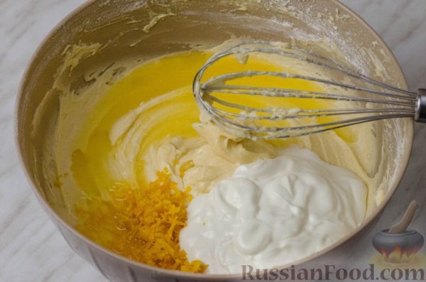 Апельсиновый кекс с клюквой и белковой глазурью
