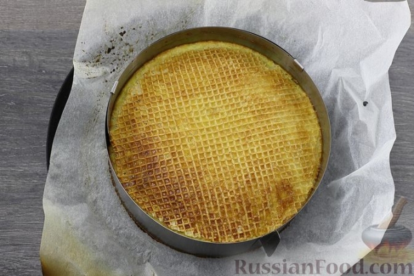 Вафельный торт с начинкой из творога, яблок и изюма