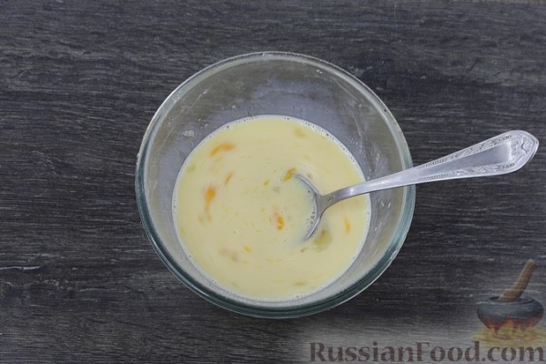 Дрожжевой пирог с куриными желудочками в сметане