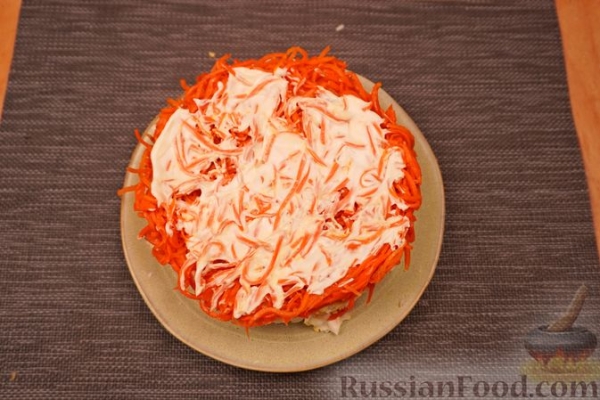Слоёный салат с курицей, апельсином и морковью по-корейски Слоёный салат с курицей, апельсином и морковью по-корейски