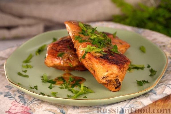 Куриная грудка, тушенная в вине и молоке