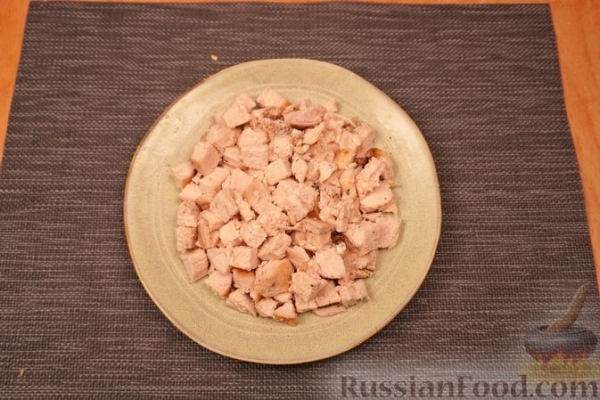 Слоёный салат с курицей, апельсином и морковью по-корейски Слоёный салат с курицей, апельсином и морковью по-корейски