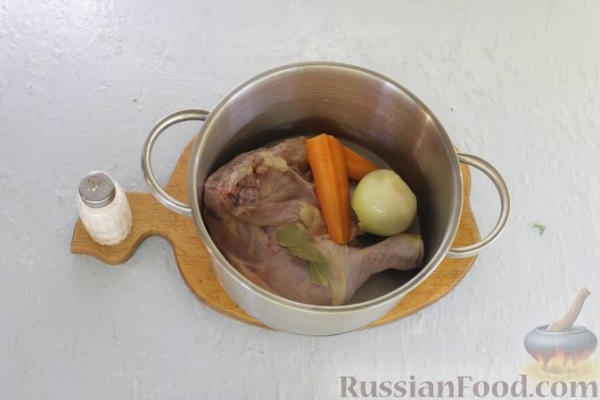 Сырный суп с капустой, фасолью и курицей