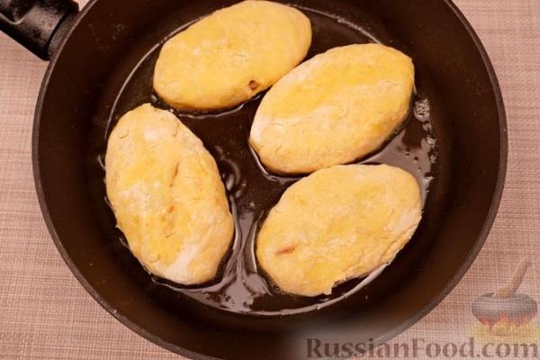 Картофельные зразы с грибами и квашеной капустой