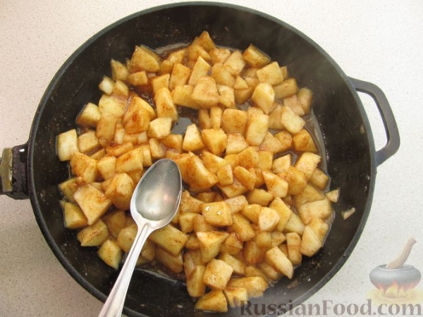 Блинчики с яблоками и корицей