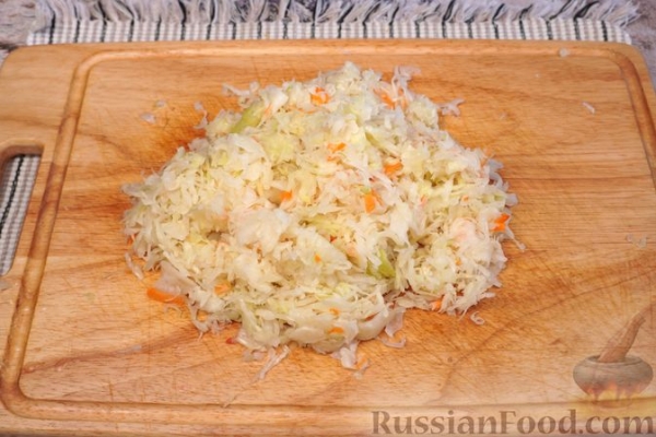 Штрудель с сёмгой, беконом и квашеной капустой
