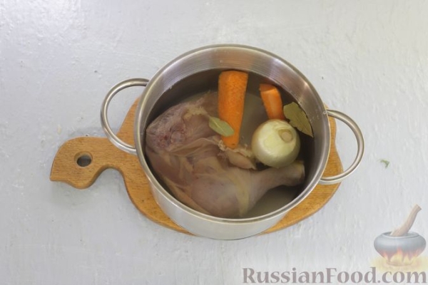 Сырный суп с капустой, фасолью и курицей