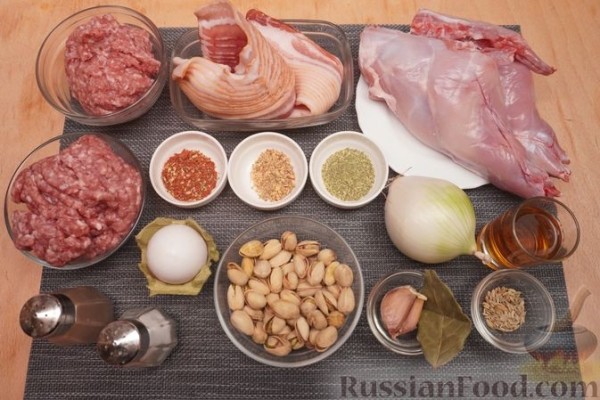 Террин из кролика, свинины и говядины, с беконом и фисташками