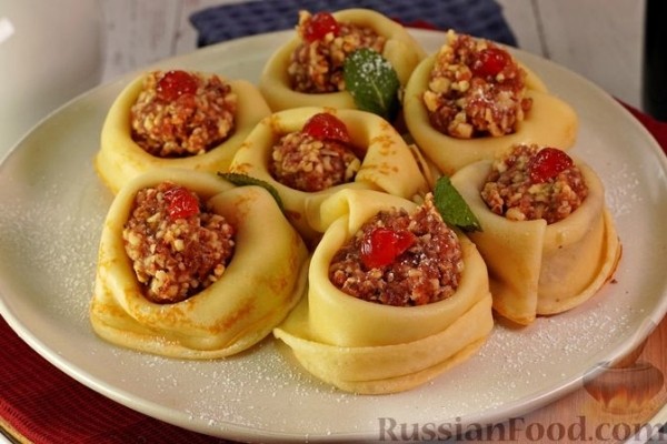 Блинчики с вишней и орехами