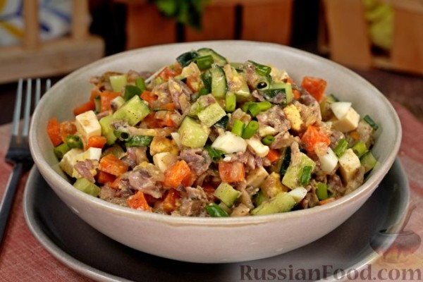 Рыбный салат с овощами и плавленым сыром
