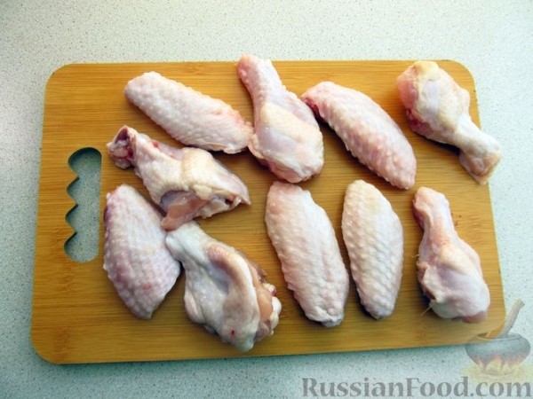 Запечённые куриные крылышки с сыром и чесноком