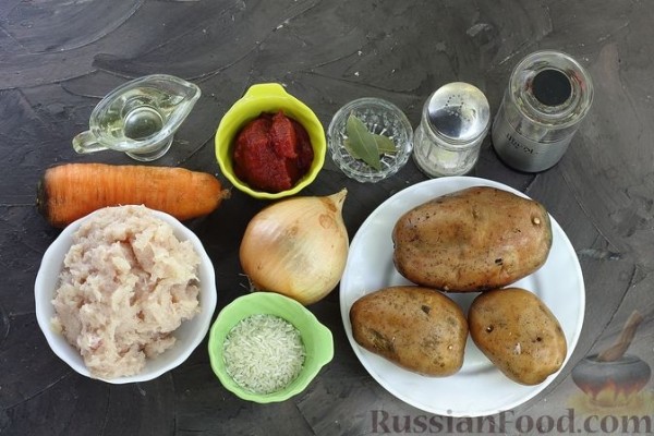 Суп с куриными фрикадельками, рисом и томатной пастой