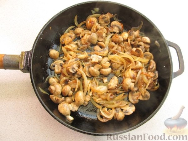 Постная пицца с грибами, перцем и маслинами