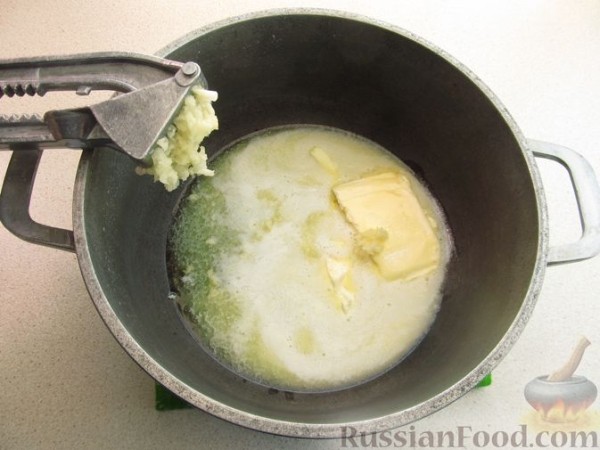 Запечённые куриные крылышки с сыром и чесноком
