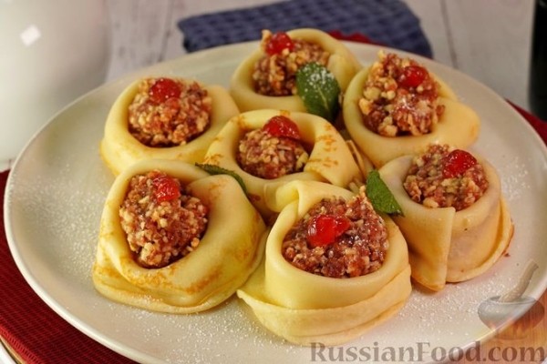 Блинчики с вишней и орехами