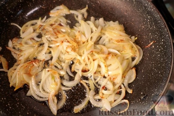 Стручковая фасоль, тушенная с помидорами и перцем