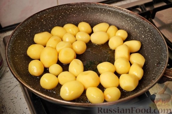Картофель, тушенный в вине