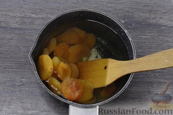 Орехово-сухофруктовый бисквитный торт со сметанным и сырным кремом