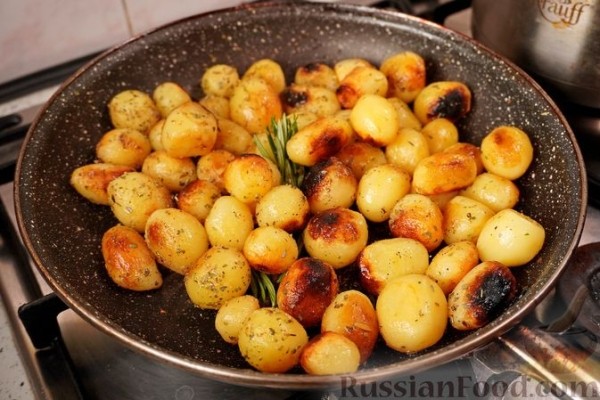 Картофель, тушенный в вине