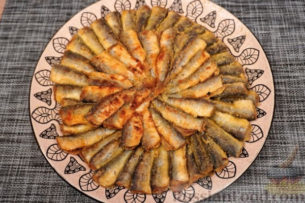 Хамса, обжаренная в кукурузной муке