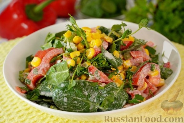 Овощной салат с брокколи и кукурузой