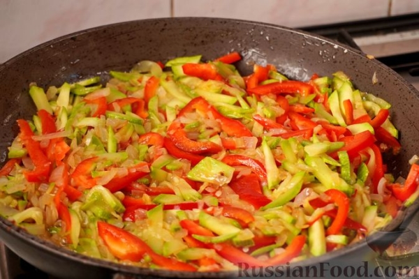 Бёрек из теста фило, с овощами и брынзой