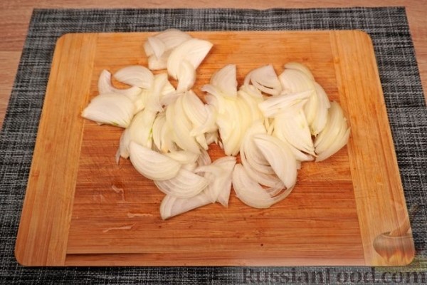 Стручковая фасоль, тушенная с помидорами и перцем
