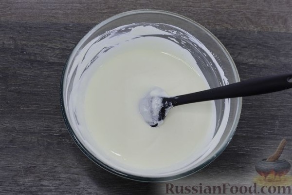 Орехово-сухофруктовый бисквитный торт со сметанным и сырным кремом