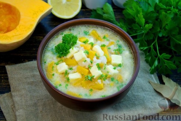 Греческий суп с тыквой, рисом и сыром фета