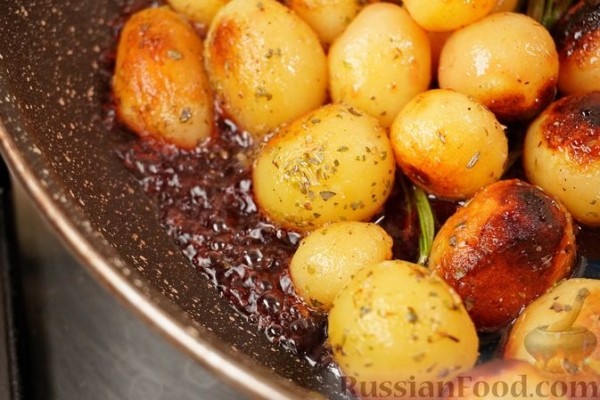 Картофель, тушенный в вине