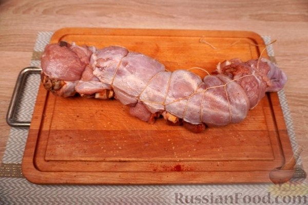 Рулет из телятины с печенью и беконом