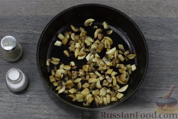 Отбивные из свинины, запечённые с грибами и помидорами