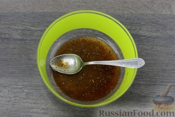 Отбивные из свинины, запечённые с грибами и помидорами