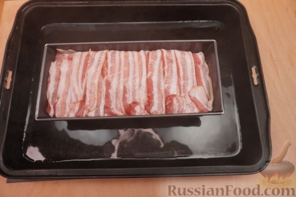 Террин из кролика, свинины и говядины, с беконом и фисташками
