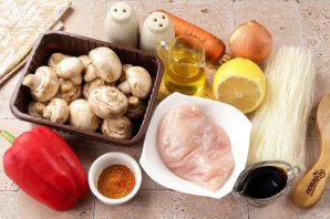 Фунчоза с курицей и шампиньонами