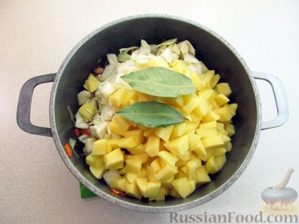 Суп с копчёным мясом и капустой