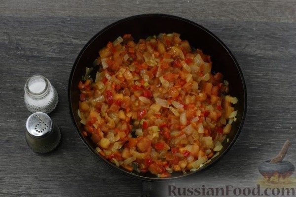 Куриная грудка, запечённая под сырно-овощной шапочкой
