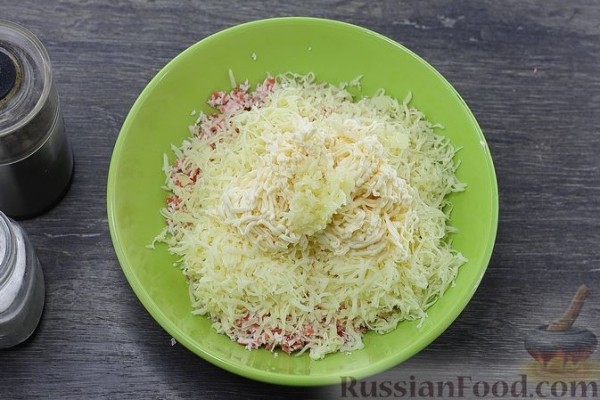 Бутерброды с крабовыми палочками, сыром и ананасами